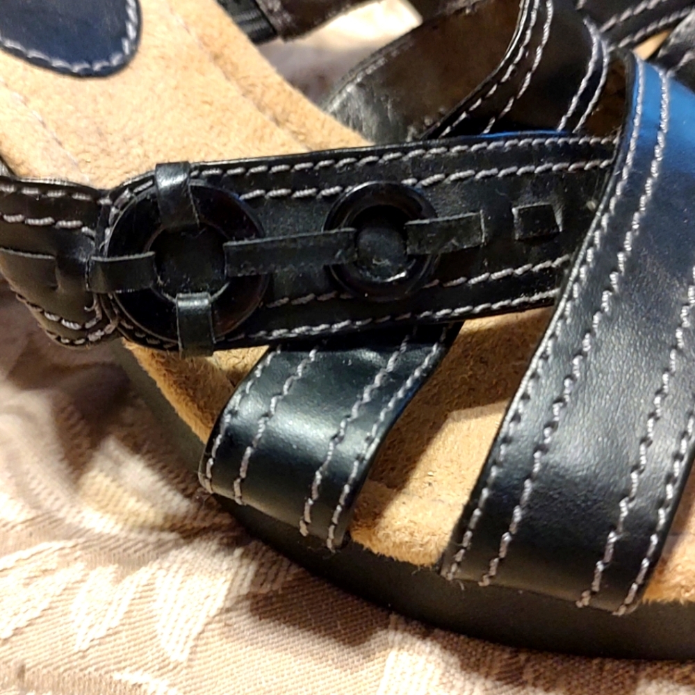 🖤(Reduced) Adorable Vtg Deadstock Black & Tan Strappy Slide Buckle Heels - 7.5M - Picture 12 of 16